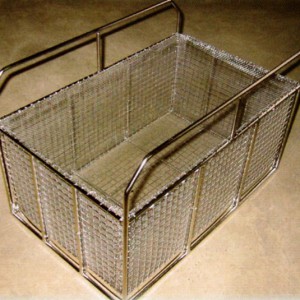線材を使用している大型バスケット